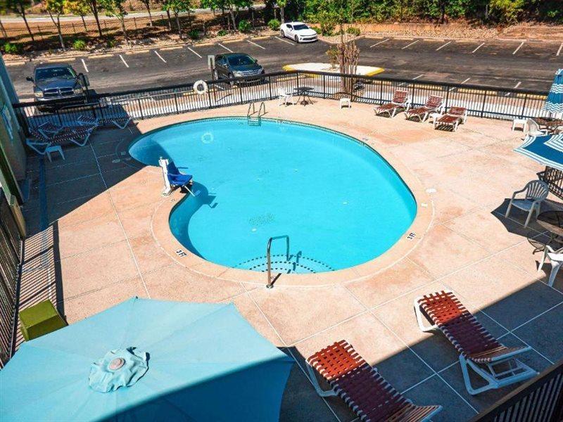 Quality Inn & Suites Near Six Flags - Austell Exterior foto